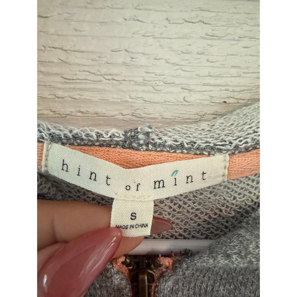 Hint of Mint Gray Floral Ruffle Hem Zip Hoodie Women’s Size Small Lightweight - Picture 4 of 8